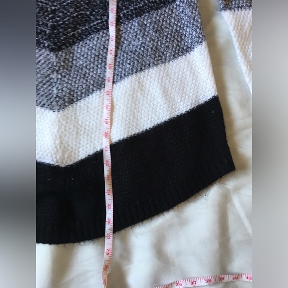 Cowl-neck sweater - Picture 8 of 8